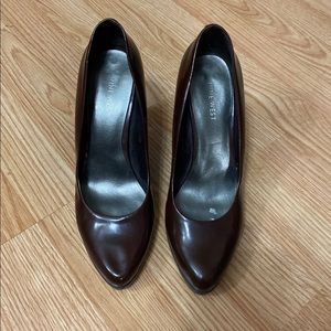 Nine West - Dark Brown Shinny Pumps